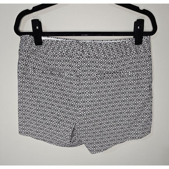 Banana Republic Women's Sz 4 Hampton Short Black/White Textured Diamond Shorts - Picture 2 of 9